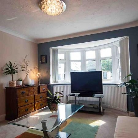 1 Bedroom Self Contained Apartment In Christchurch Винктон Экстерьер фото