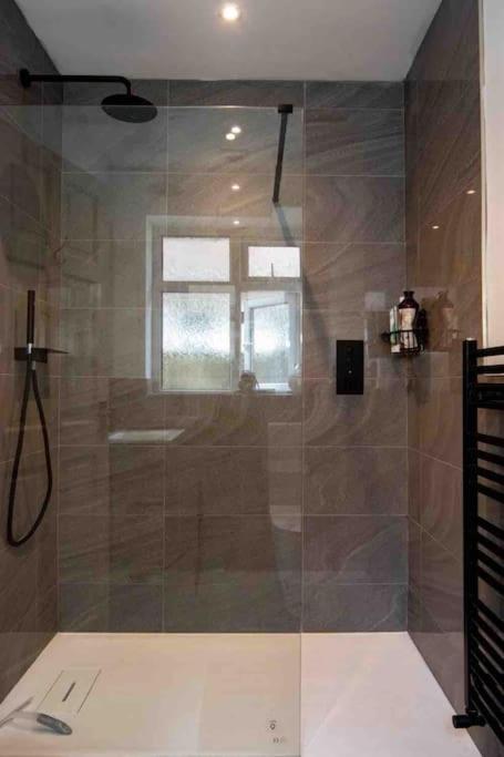 1 Bedroom Self Contained Apartment In Christchurch Винктон Экстерьер фото