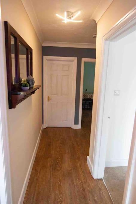 1 Bedroom Self Contained Apartment In Christchurch Винктон Экстерьер фото