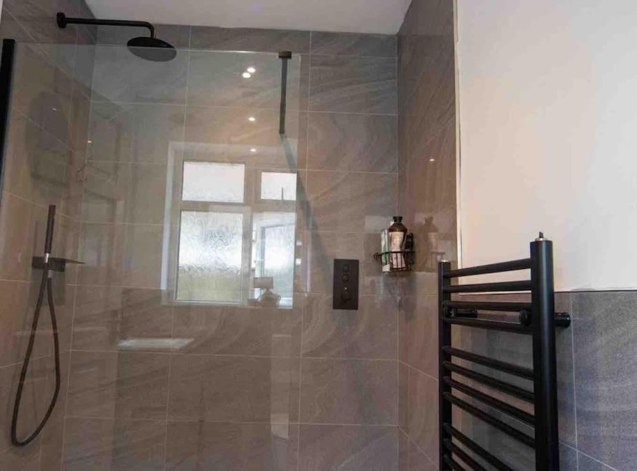 1 Bedroom Self Contained Apartment In Christchurch Винктон Экстерьер фото