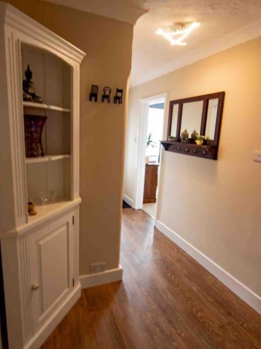 1 Bedroom Self Contained Apartment In Christchurch Винктон Экстерьер фото