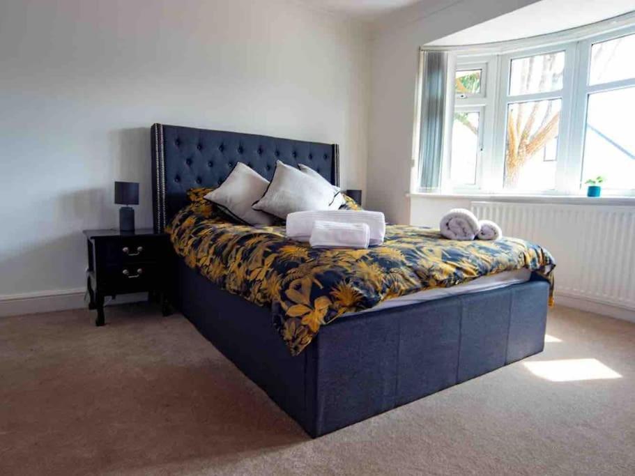 1 Bedroom Self Contained Apartment In Christchurch Винктон Экстерьер фото