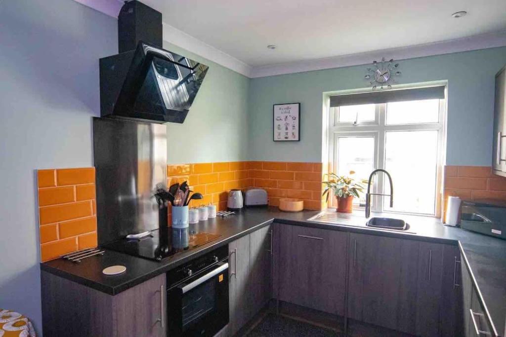 1 Bedroom Self Contained Apartment In Christchurch Винктон Экстерьер фото